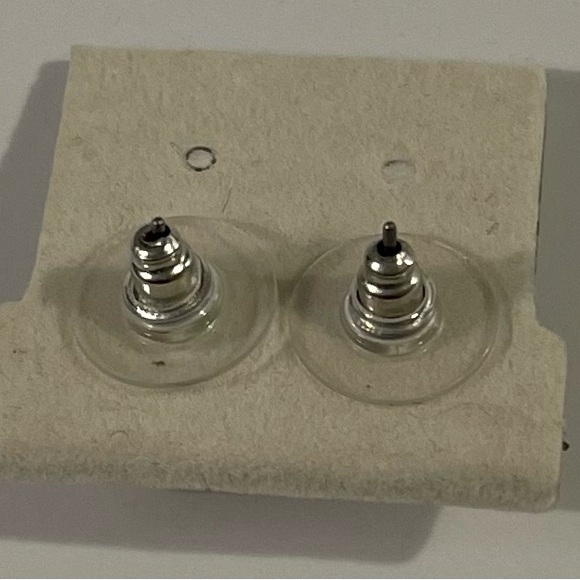 NEW Elegant Pearl Stud Earrings - Picture 3 of 3